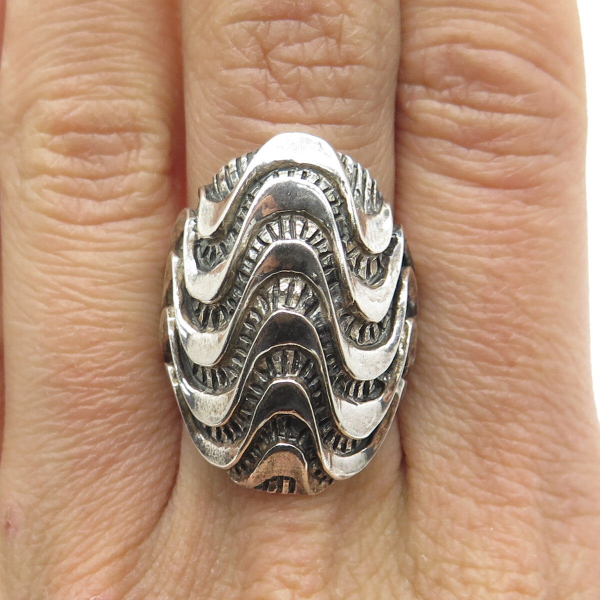 925 Sterling Silver Vintage Modernist Wavy Oxidized Ring Size 7