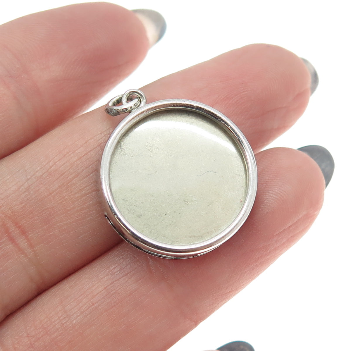 WELLS 925 Sterling Silver Vintage Picture Frame Round Pendant