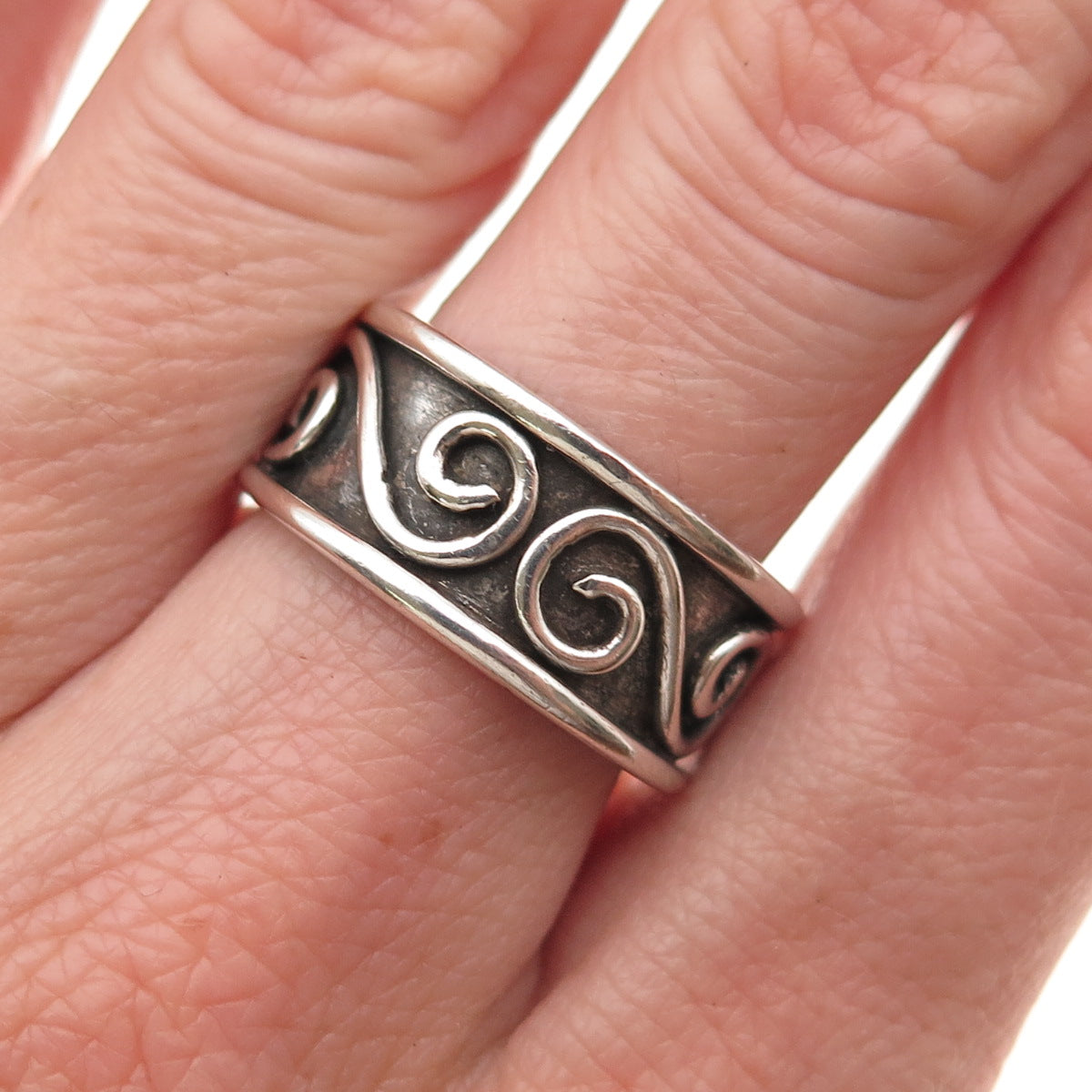 925 Sterling Silver Vintage Modernist Spiral Oxidized Band Ring Size 7.75