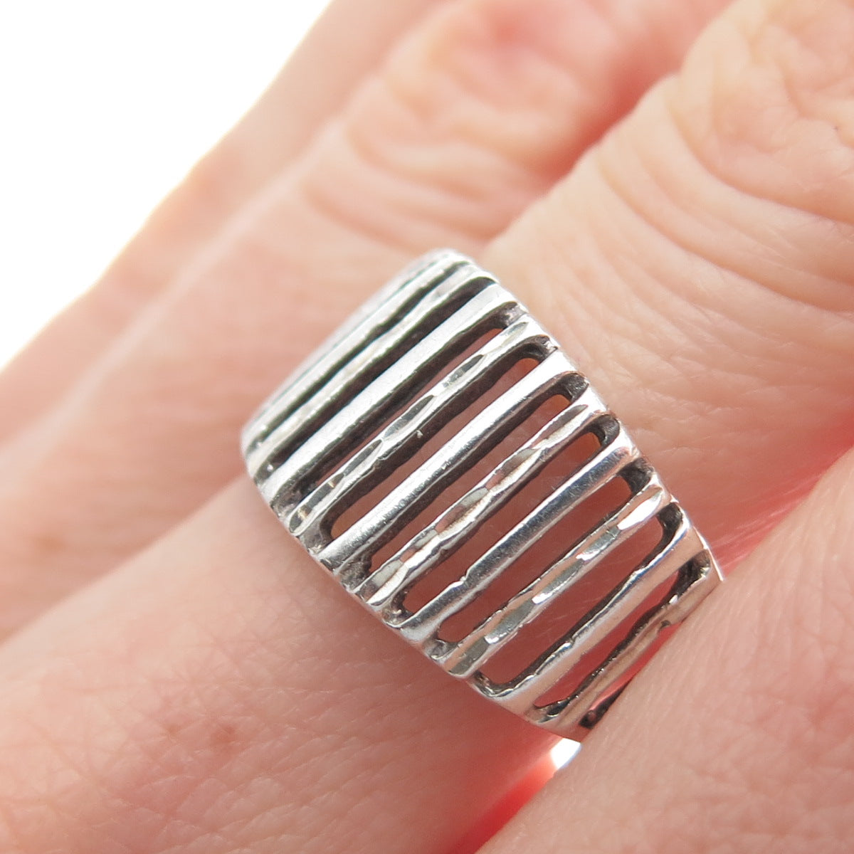 925 Sterling Silver Vintage Modernist Diamond-Cut Ribbed Ring Size 7.75