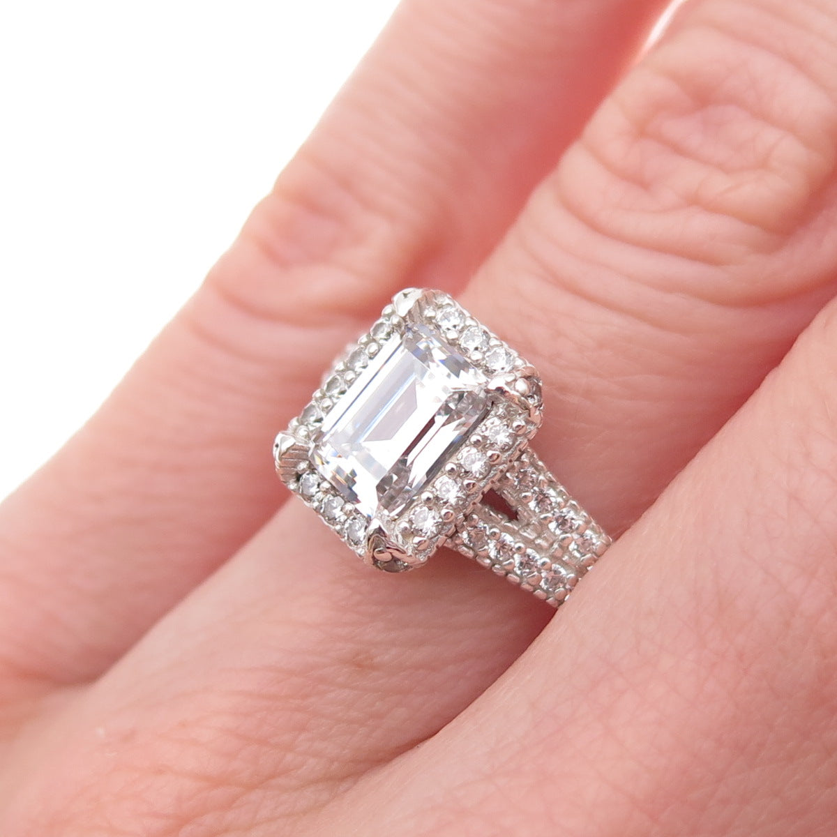 Judith Ripka Sterling Silver Emerald & Round-Cut C Z Engagement Ring Size 6.25