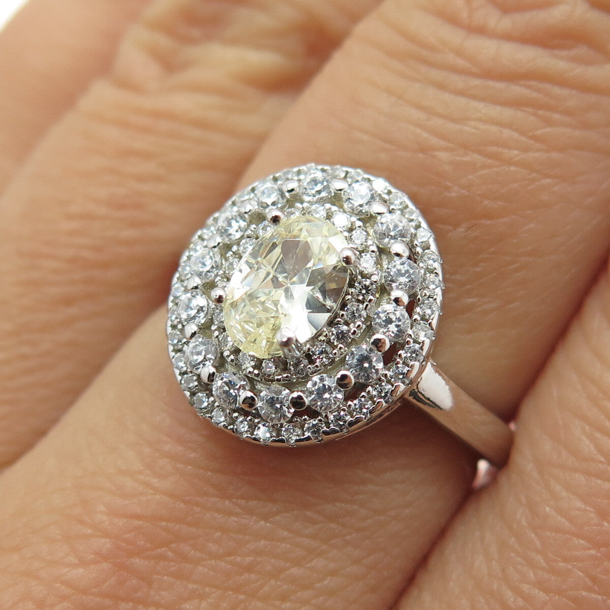 925 Sterling Silver Oval & Round-Cut Canary White C Z Ring Size 7.25
