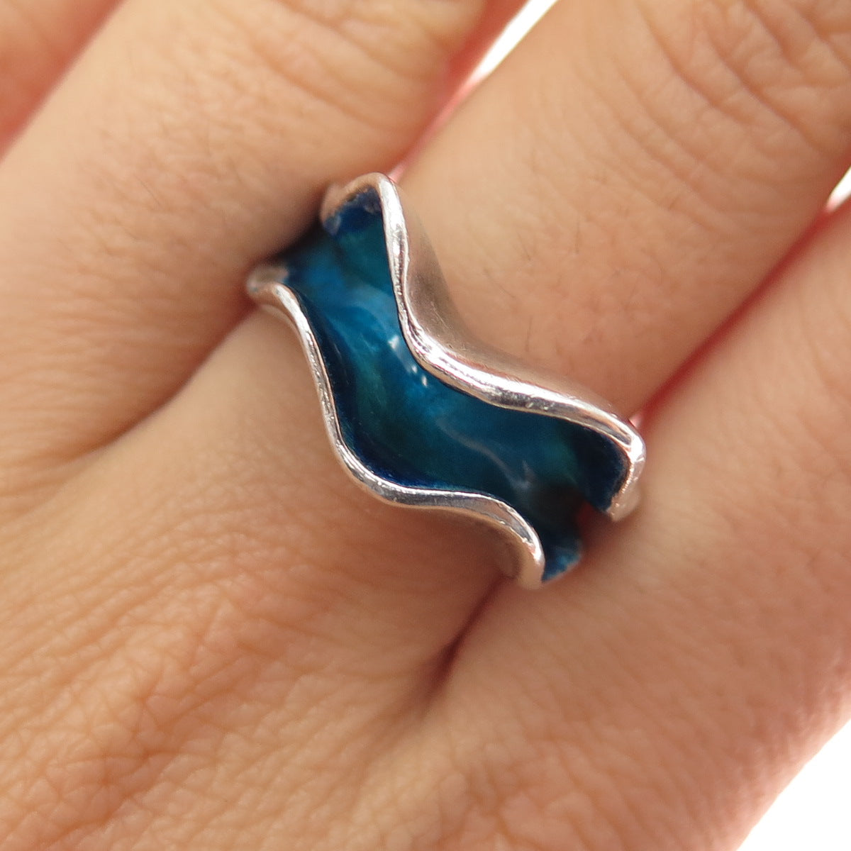 925 Sterling Silver Vintage Enamel Modernist Wavy Ring Size 7.75