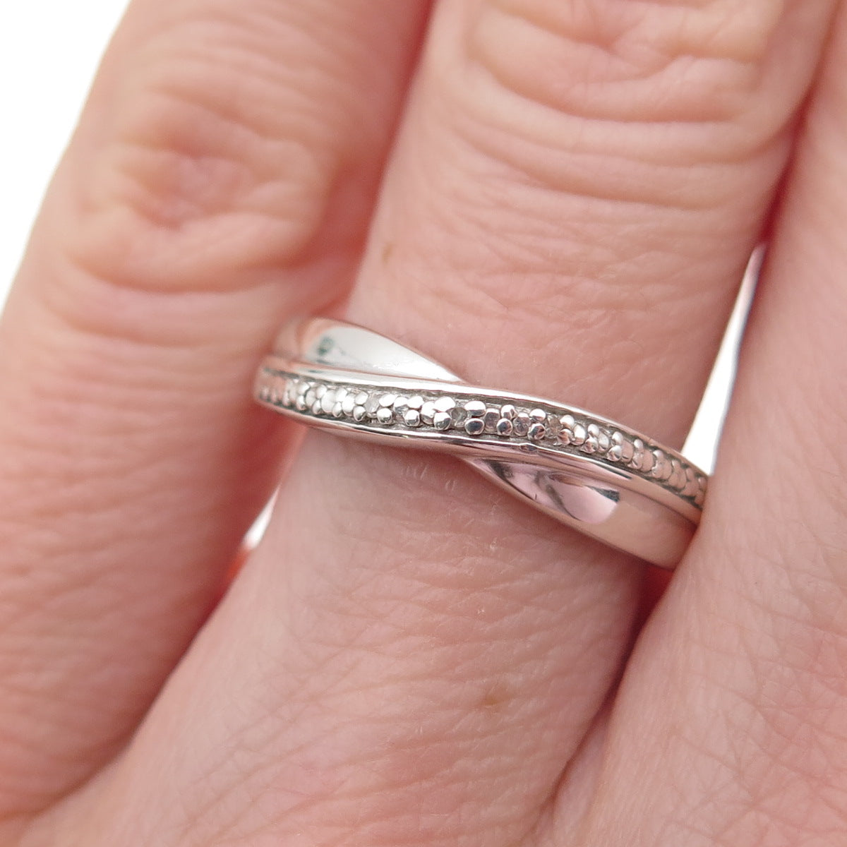 925 Sterling Silver Real Diamond Accent Crisscross Band Ring Size 5.25