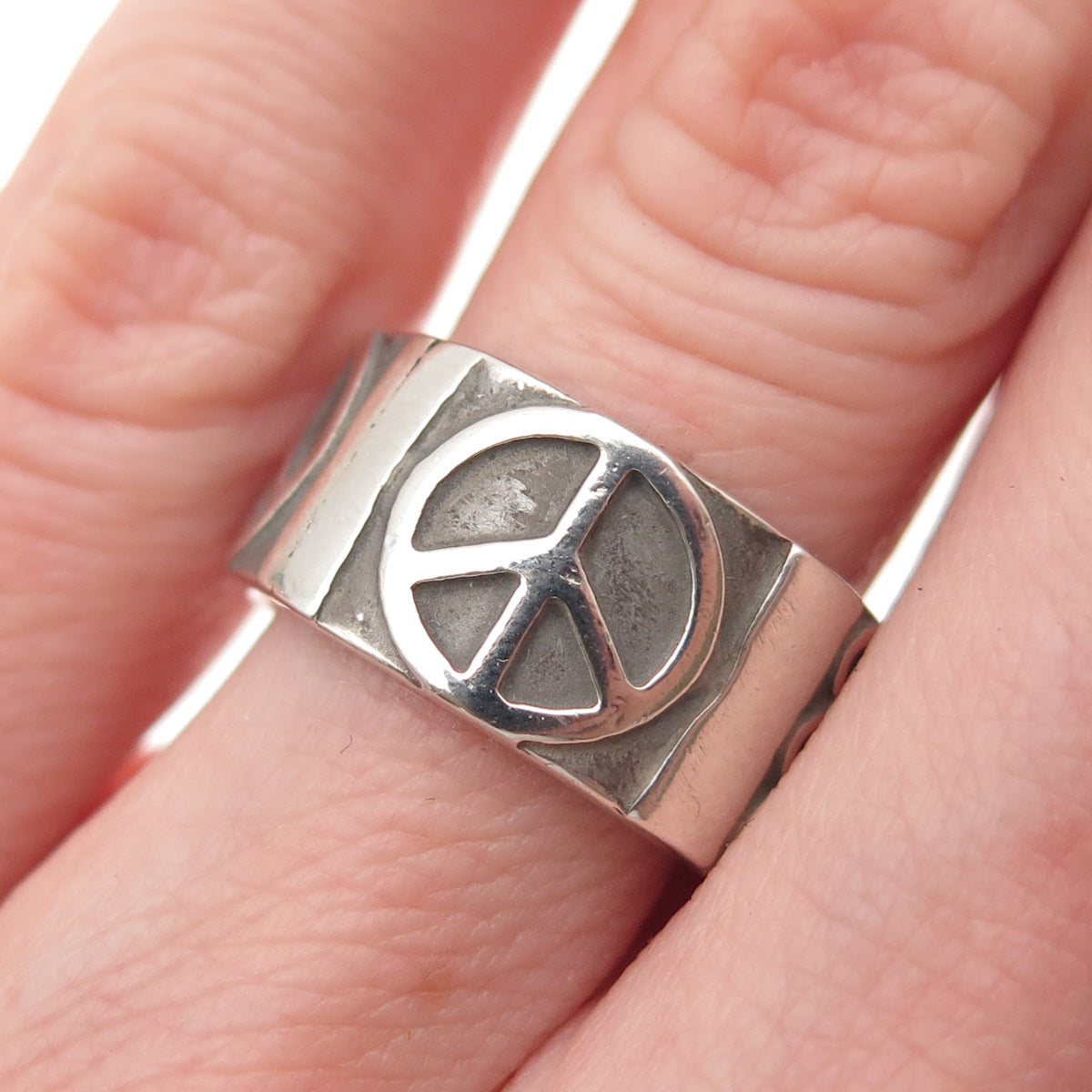925 Sterling Silver Vintage Peace Symbol Oxidized Band Ring Size 6
