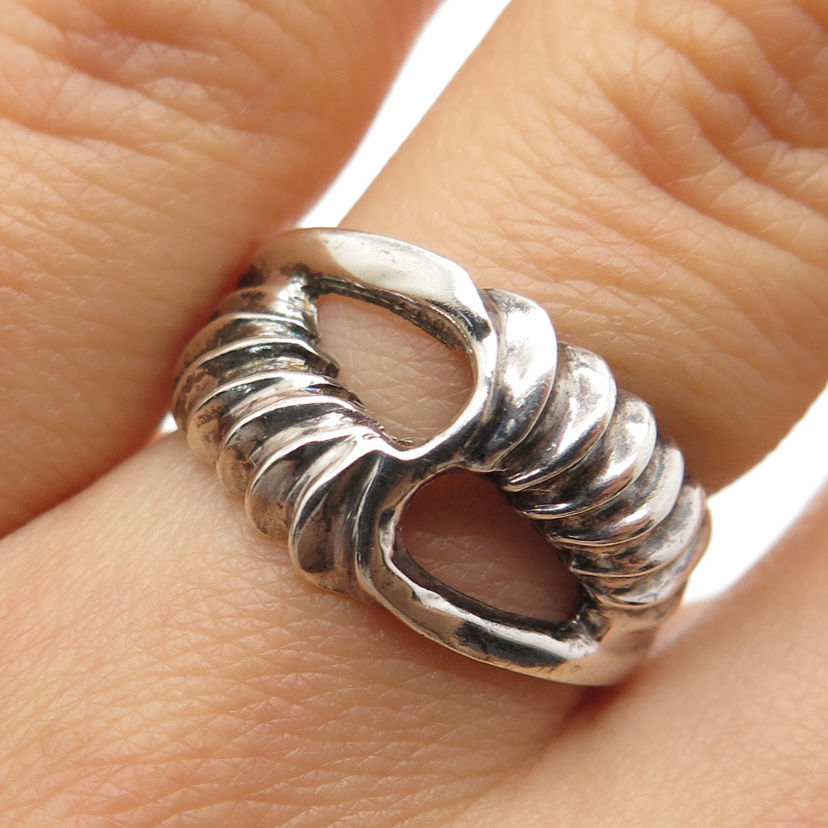 925 Sterling Silver Vintage Modernist Infinity Oxidized Ring Size 7