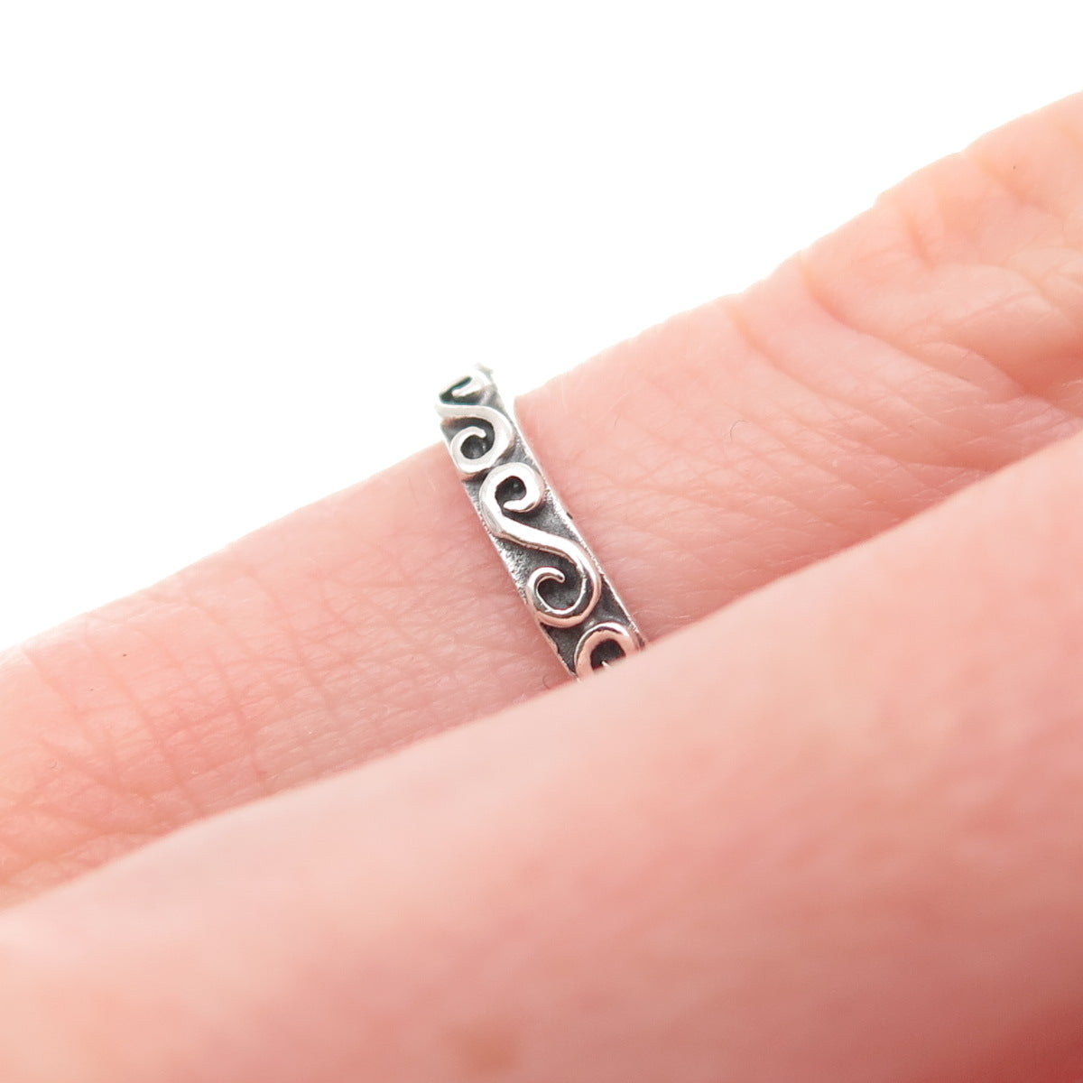 925 Sterling Silver Vintage Swirl Stackable Oxidized Band Ring Size 3.75