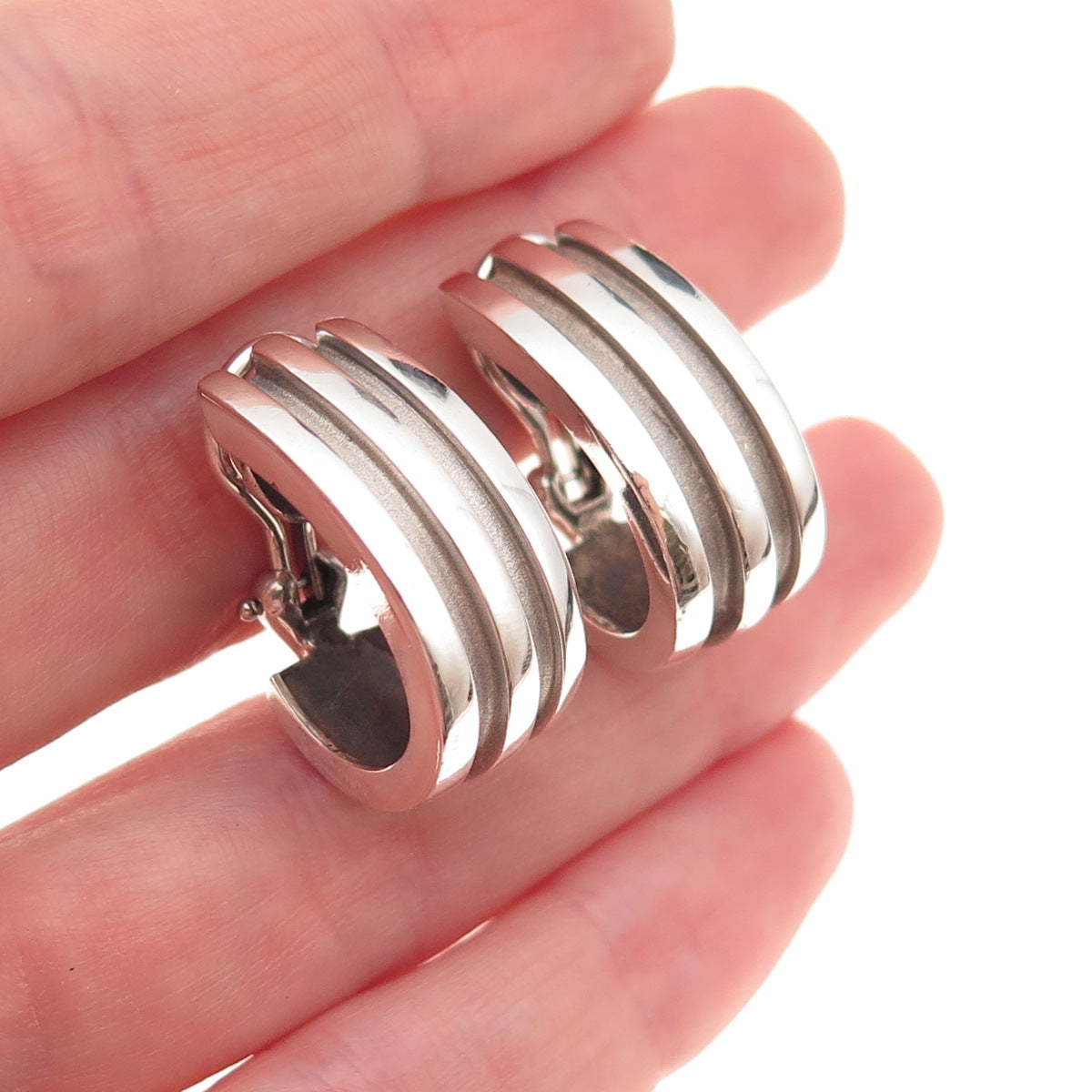 Tiffany & Co. 925 Sterling Vintage 1995 Ribbed Clip On Earrings (removed posts)