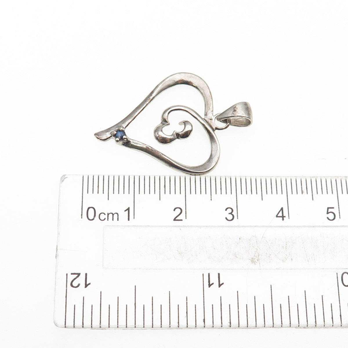 SONYA HOU Sterling Silver Vintage Real Round-Cut Sapphire Heart Charm Pendant