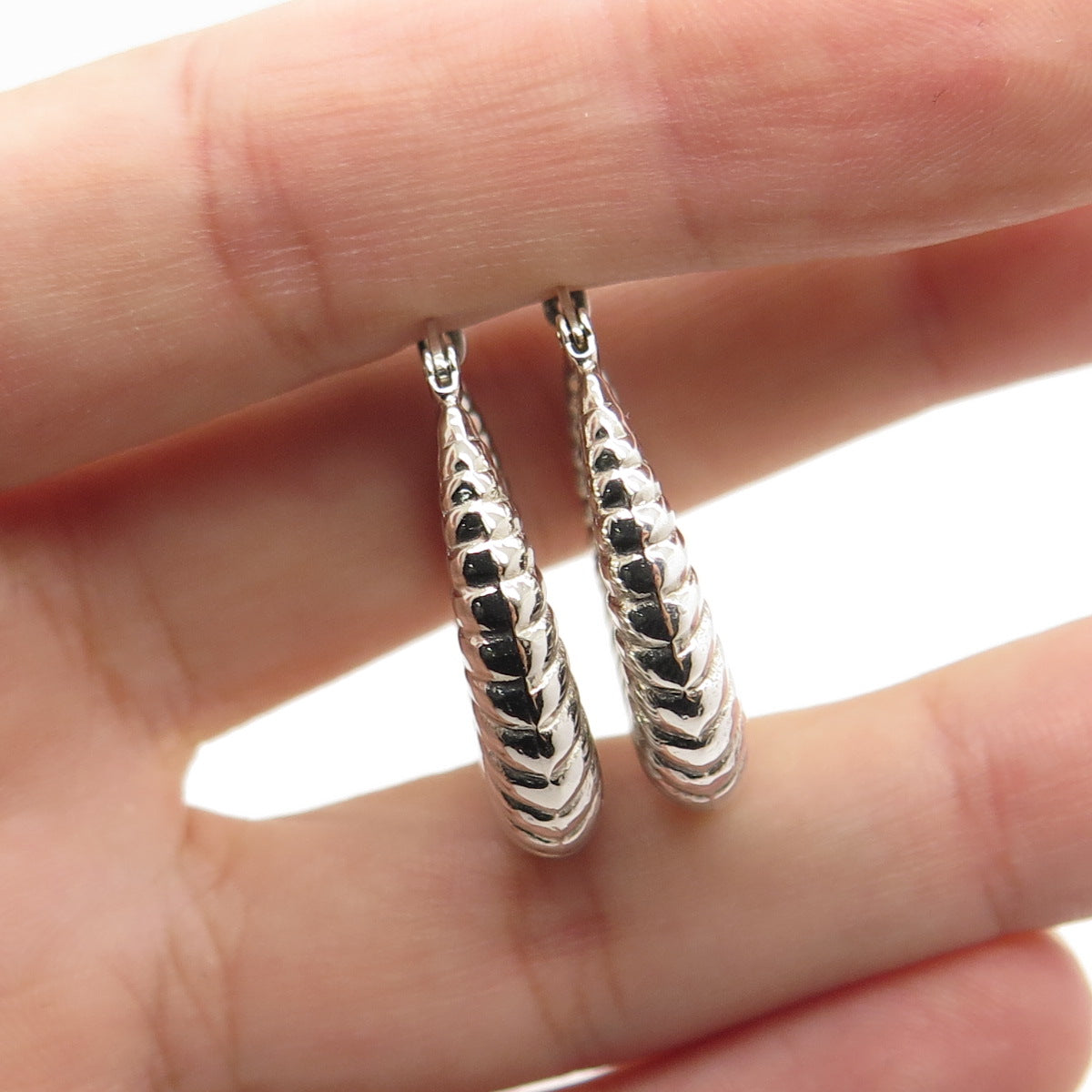 HANIN 925 Sterling Silver Ribbed Hinged Hoop Earrings