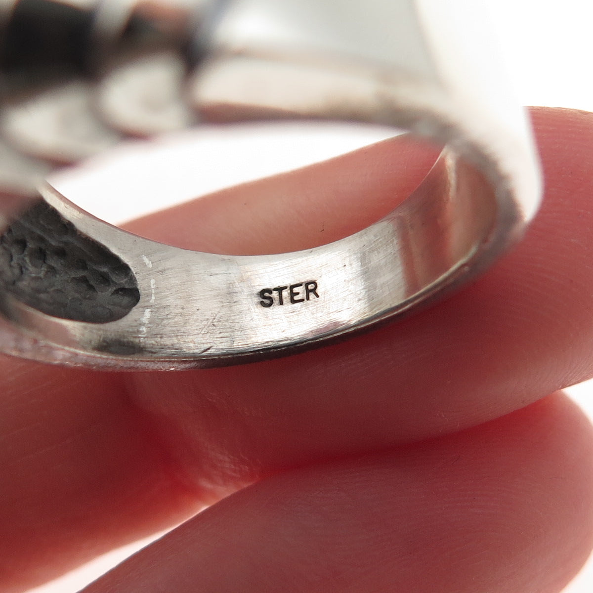 925 Sterling Silver Vintage Modernist Ribbed Oxidized Ring Size 7.75