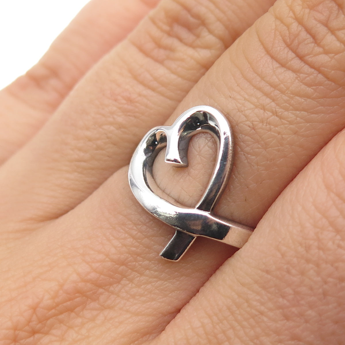 925 Sterling Silver Vintage Modernist Loving Heart Oxidized Ring Size 7.25