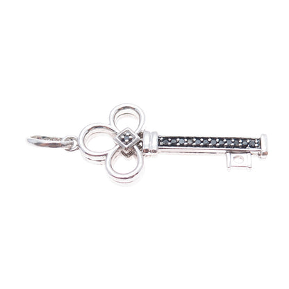 HN HENG NGAI 925 Sterling Silver Real Round-Cut Diamond Key Pendant