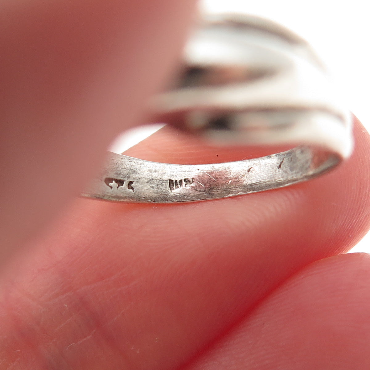 925 Sterling Silver Vintage Modernist Wavy Oxidized Ring Size 7.25