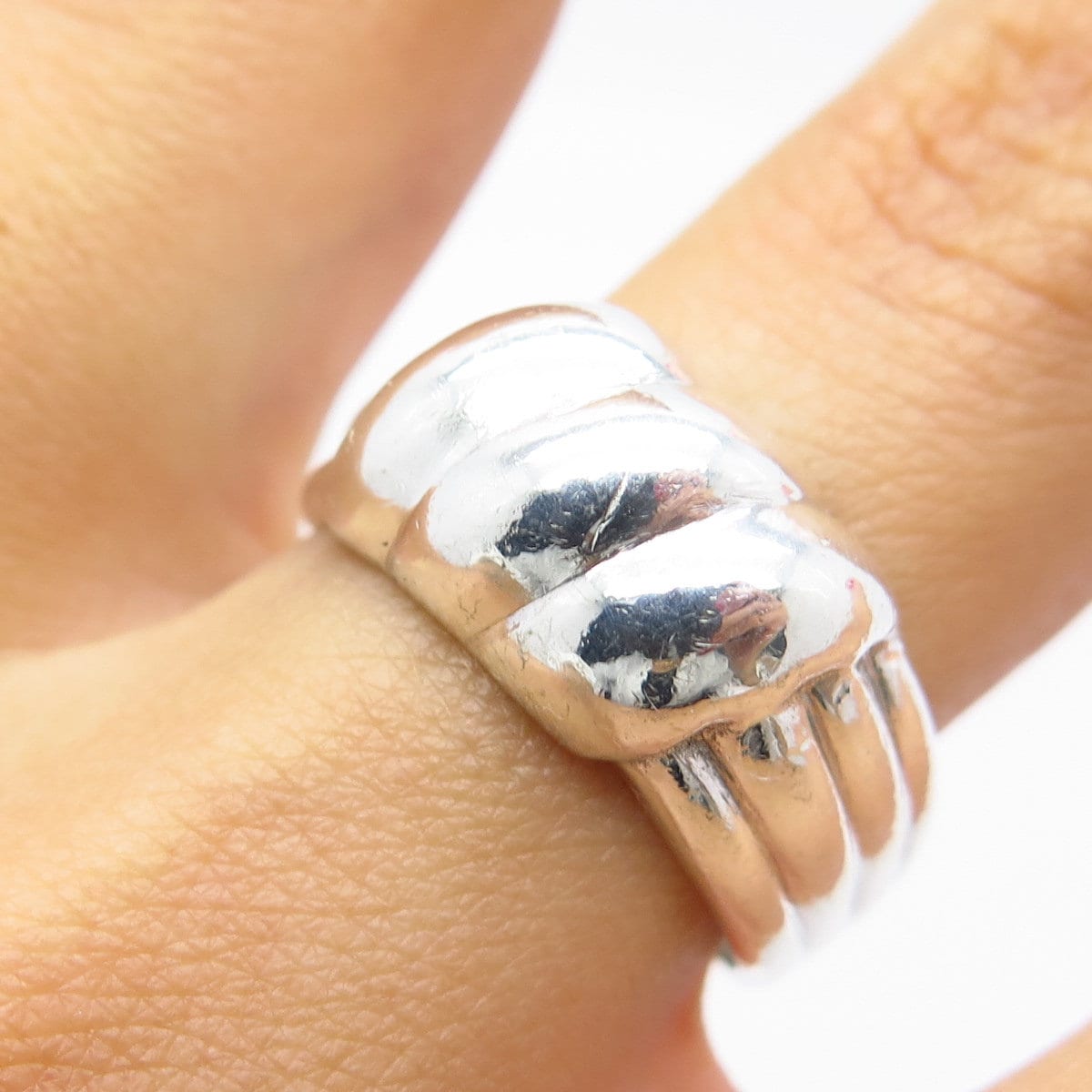 925 Sterling Silver Vintage Ribbed Ring Size 7.75