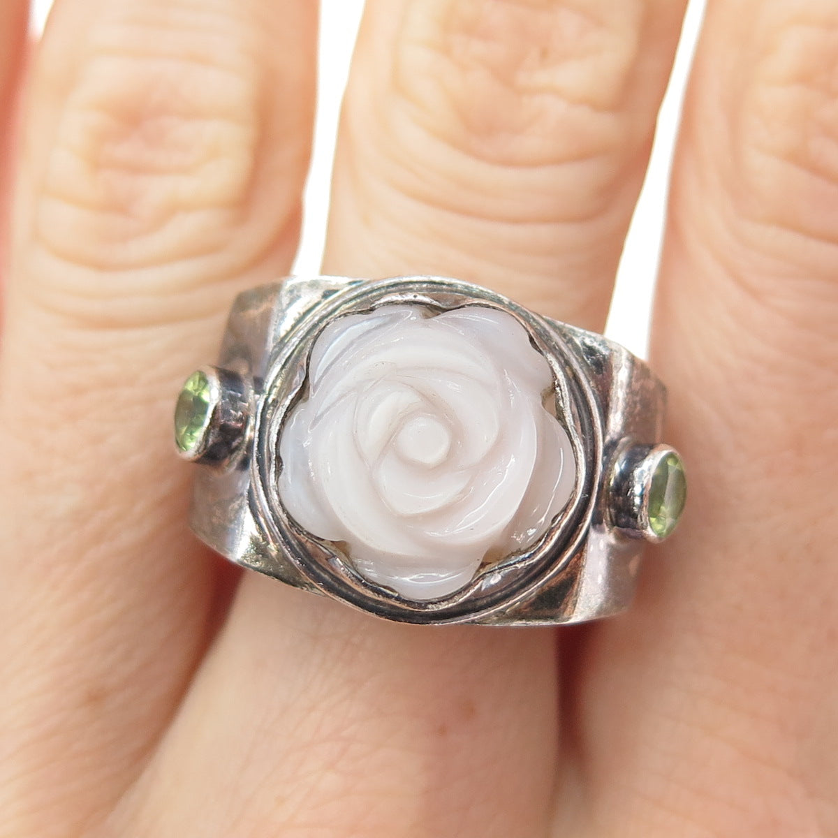 925 Sterling Silver Vintage Real MOP & Peridot Carved Rose Flower Ring Size 7.75