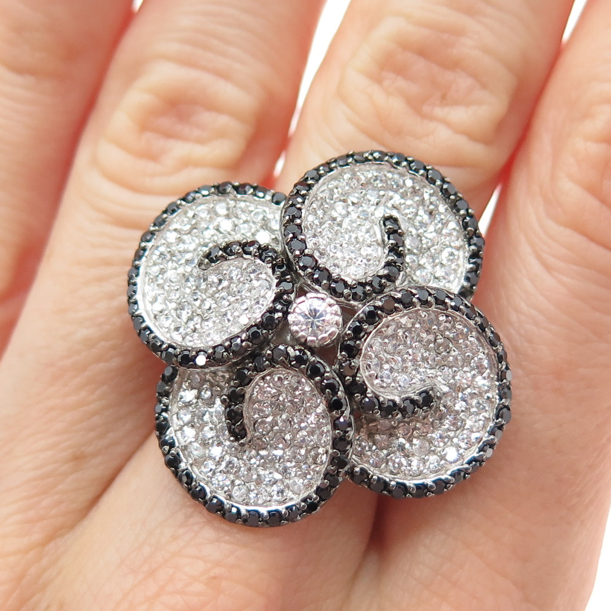 925 Sterling Silver Round-Cut Black & White C Z Flower Blossom Ring Size 8.25