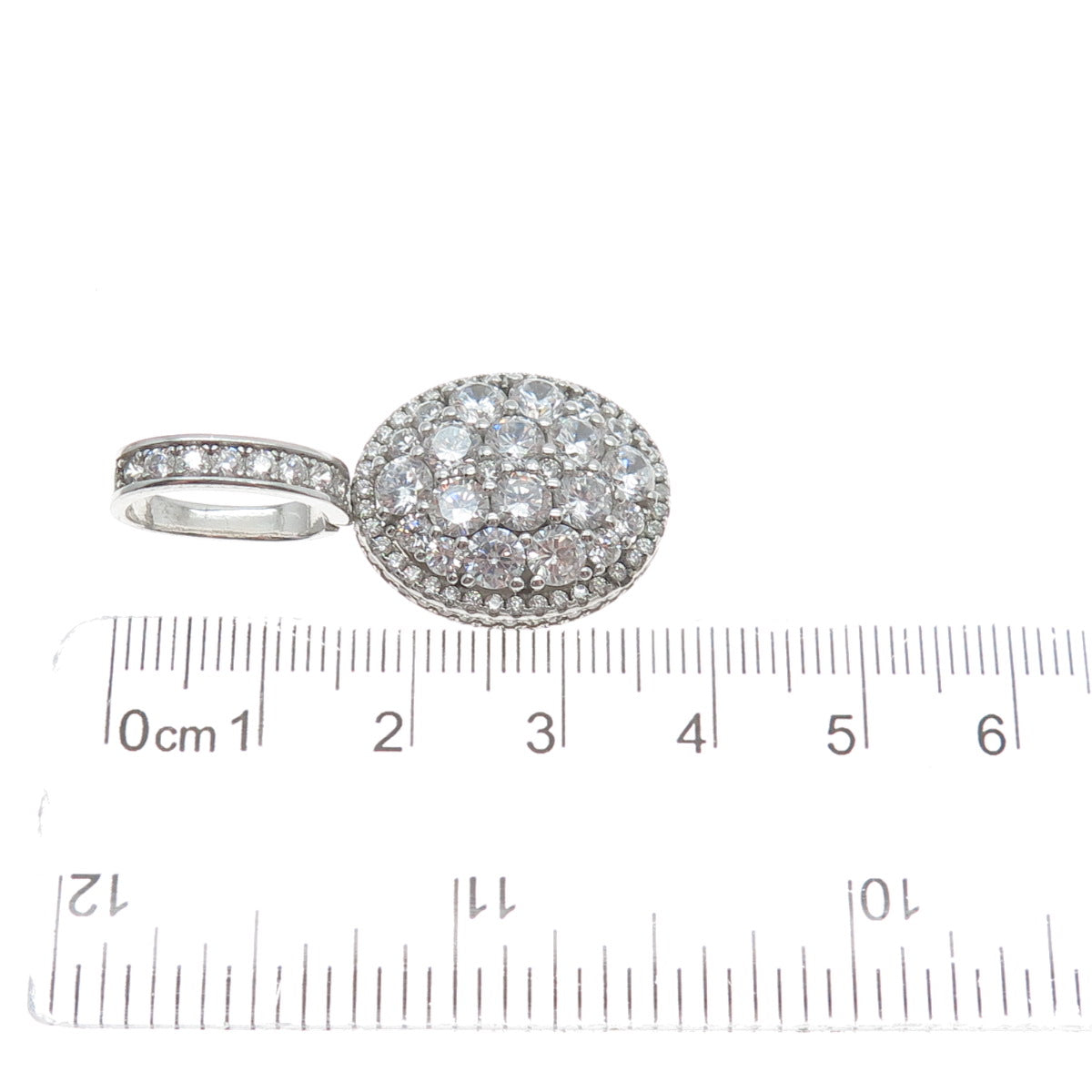 DESIGNS BY YAGI 925 Sterling Silver Round-Cut Shaped C Z Sparkle Oval Pendant