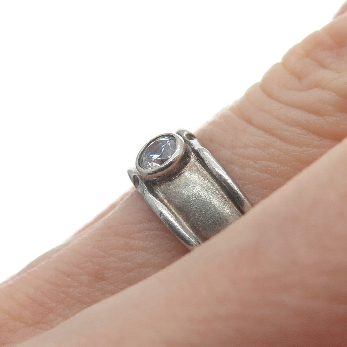 925 Sterling Silver Vintage Round-Cut C Z Oxidized Ring Size 6