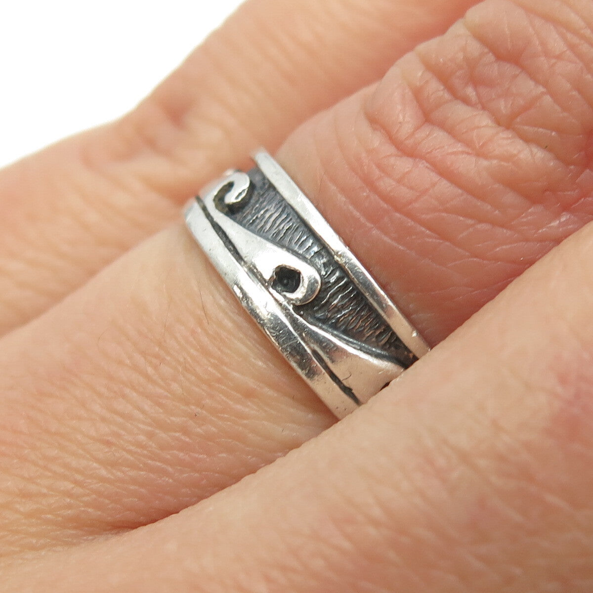 925 Sterling Silver Vintage Water Pattern Band Ring Size 5.75