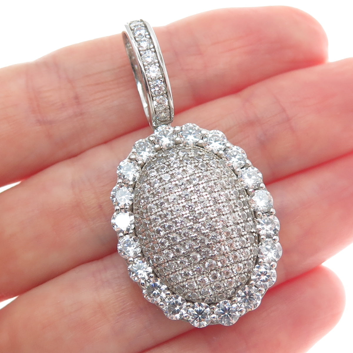 DESIGNS BY YAGI 925 Sterling Silver Round-Cut C Z Sparkle Oval Pendant