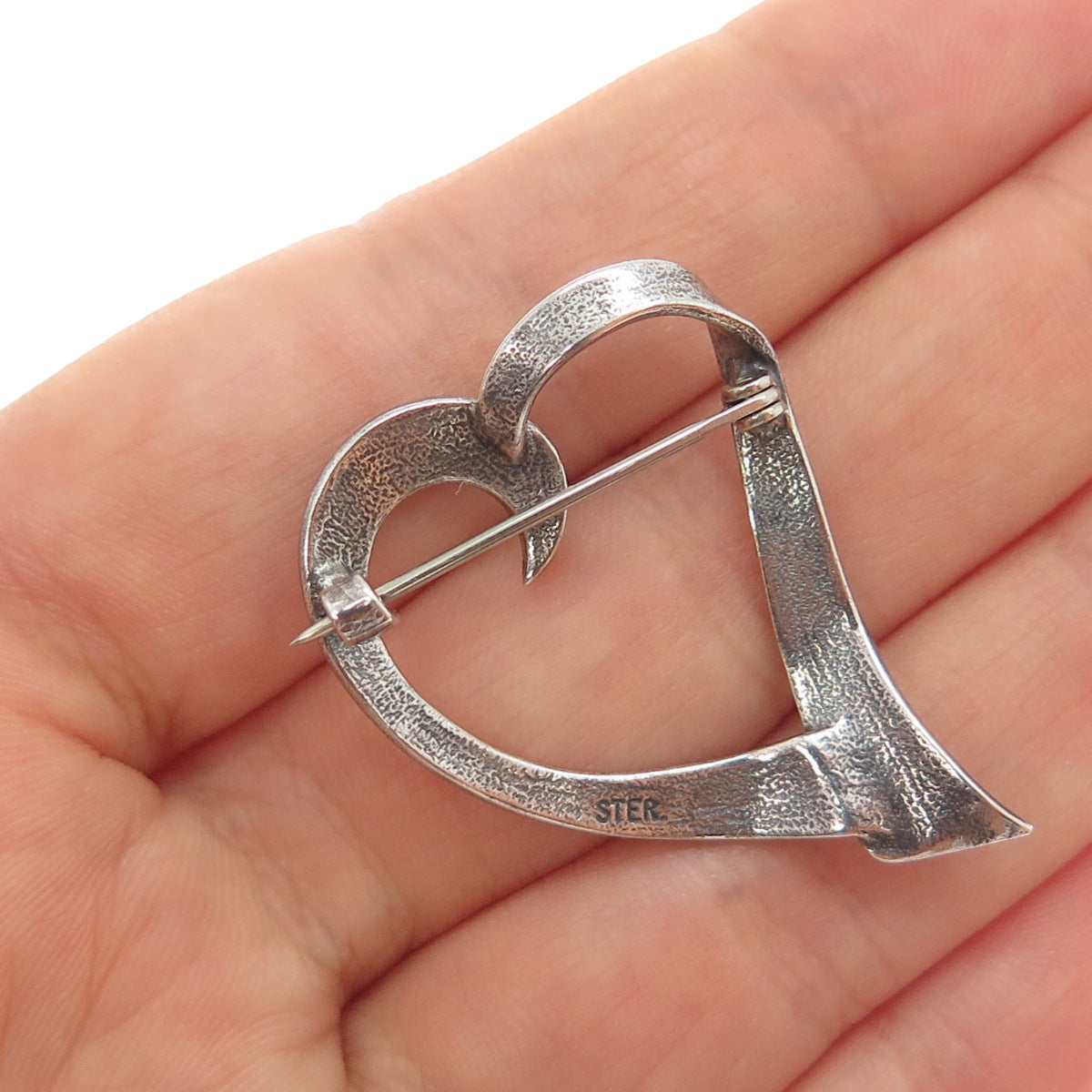 925 Sterling Silver Vintage Modernist Open Heart Oxidized Pin Brooch