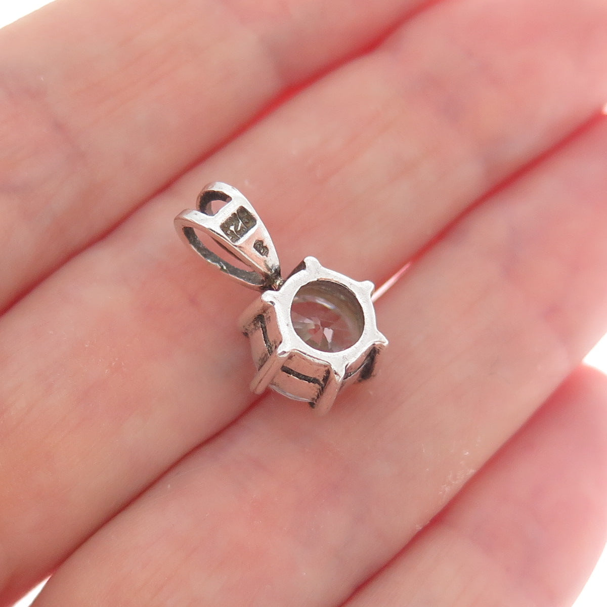 925 Sterling Silver Vintage Round-Cut C Z Minimalist Charm Pendant