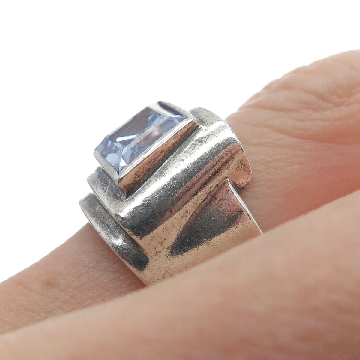 925 Sterling Silver Vintage Lavender C Z Modernist Ring Size 6.75