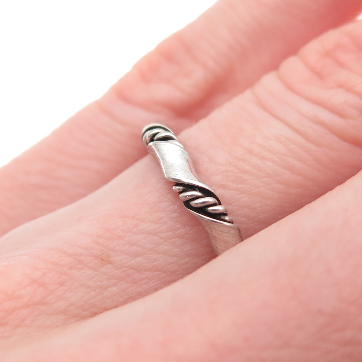 925 Sterling Silver Vintage Modernist Twist Oxidized Band Ring Size 5