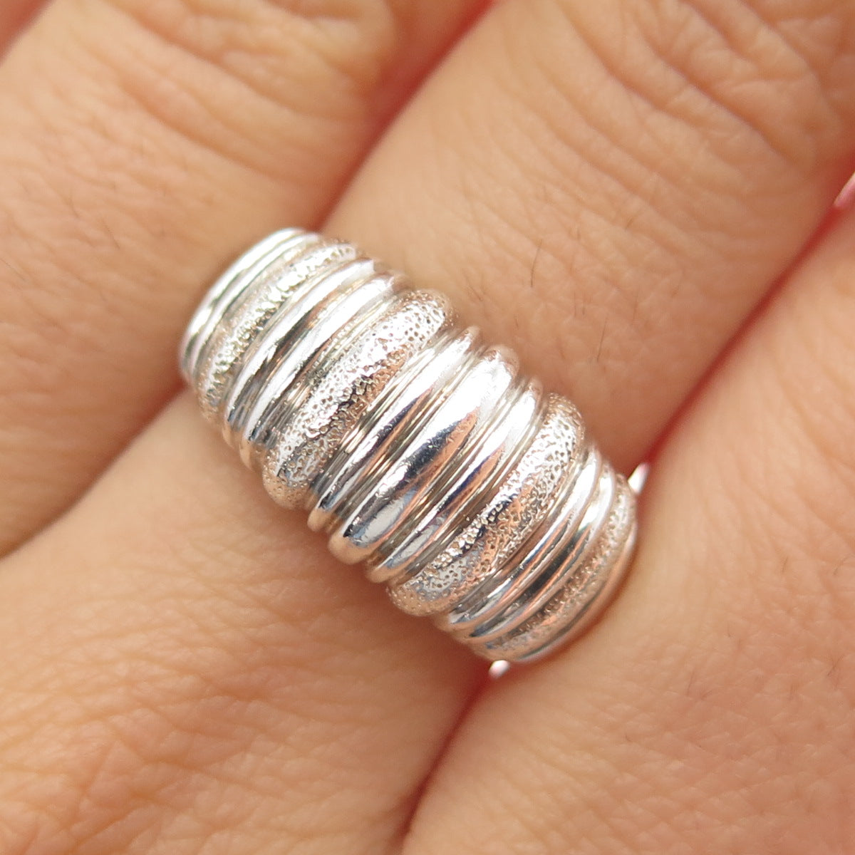 925 Sterling Silver Vintage Modernist Ribbed Dome Ring Size 7