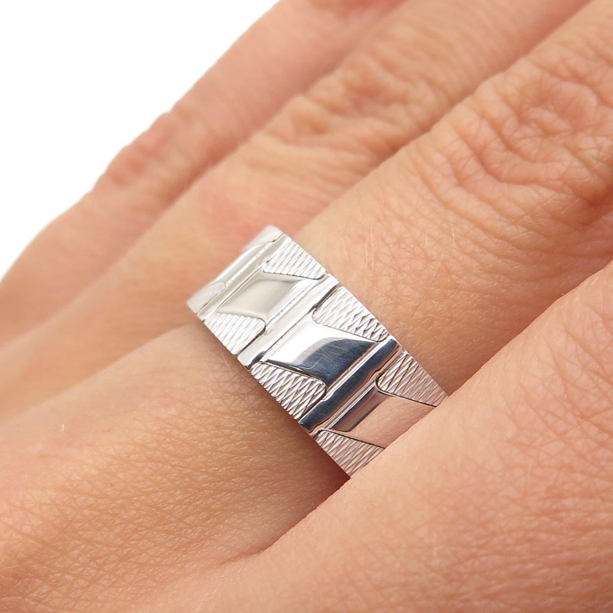 NEOS 925 Sterling Silver Textured Zig Zag Band Ring Size 7.75