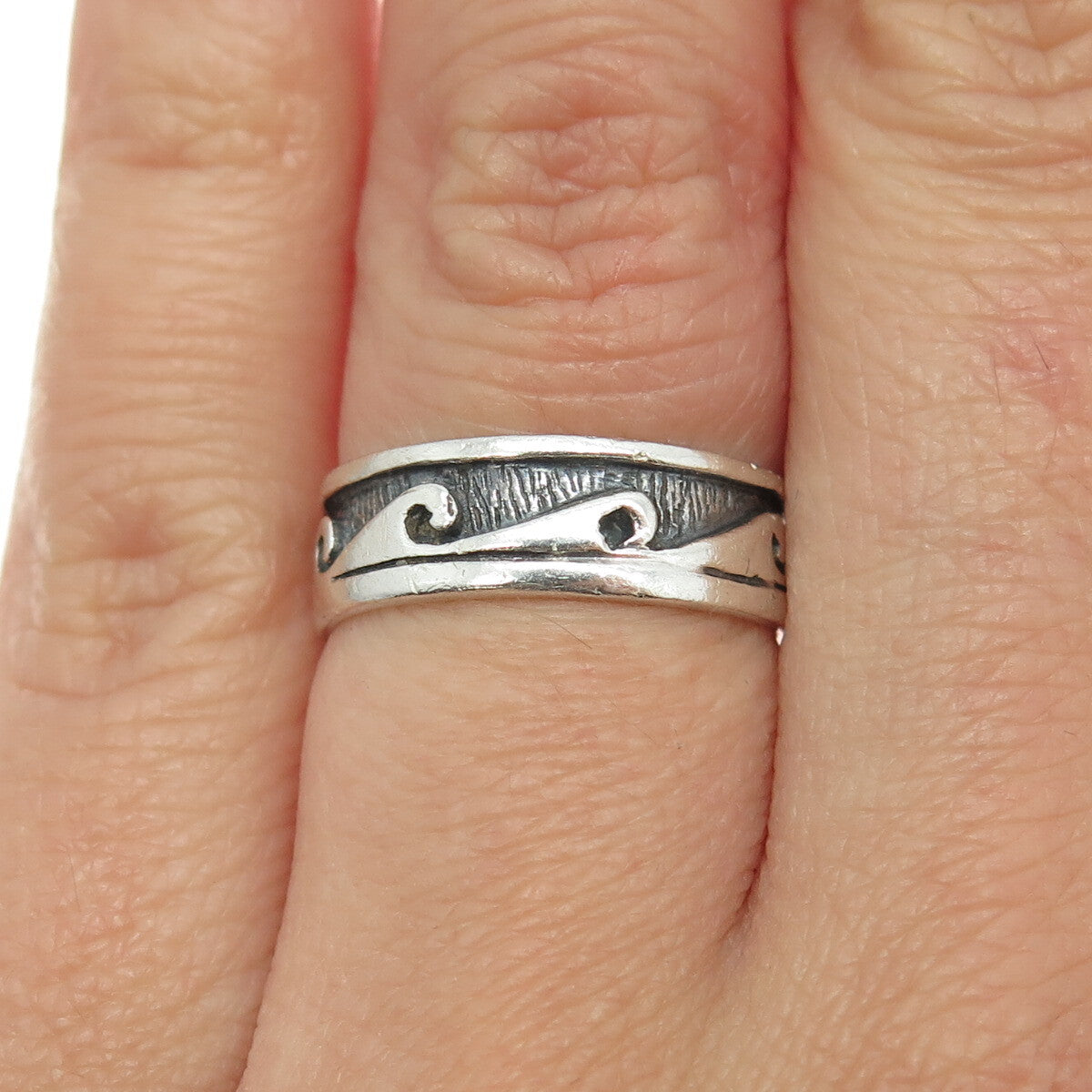 925 Sterling Silver Vintage Water Pattern Band Ring Size 5.75