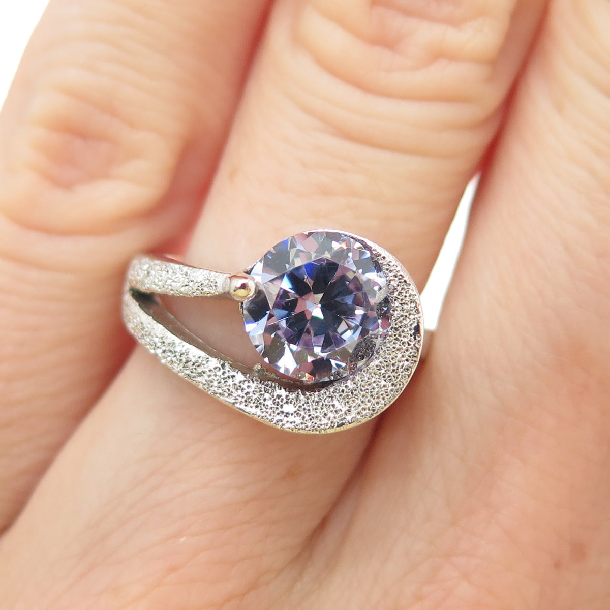 925 Sterling Silver Vintage Round-Cut Lavender C Z Modernist Wave Ring Size 5.25