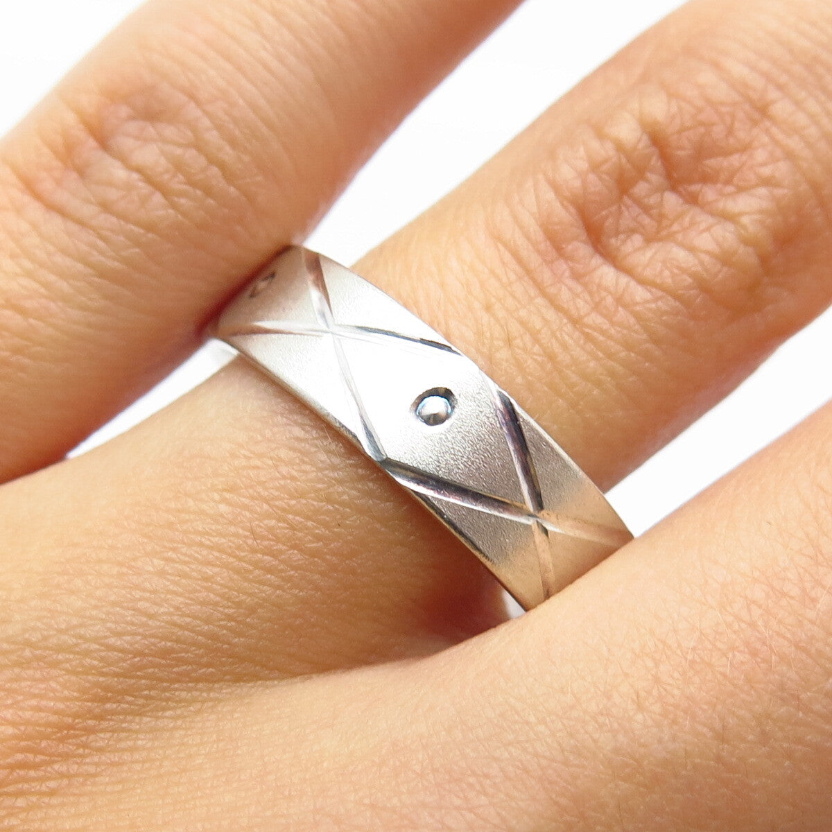 925 Sterling Silver C Z Etched Band Ring Size 11.25