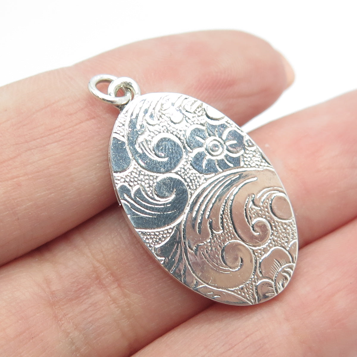 925 Sterling Silver Vintage Ornate Photo Frame Oval Pendant