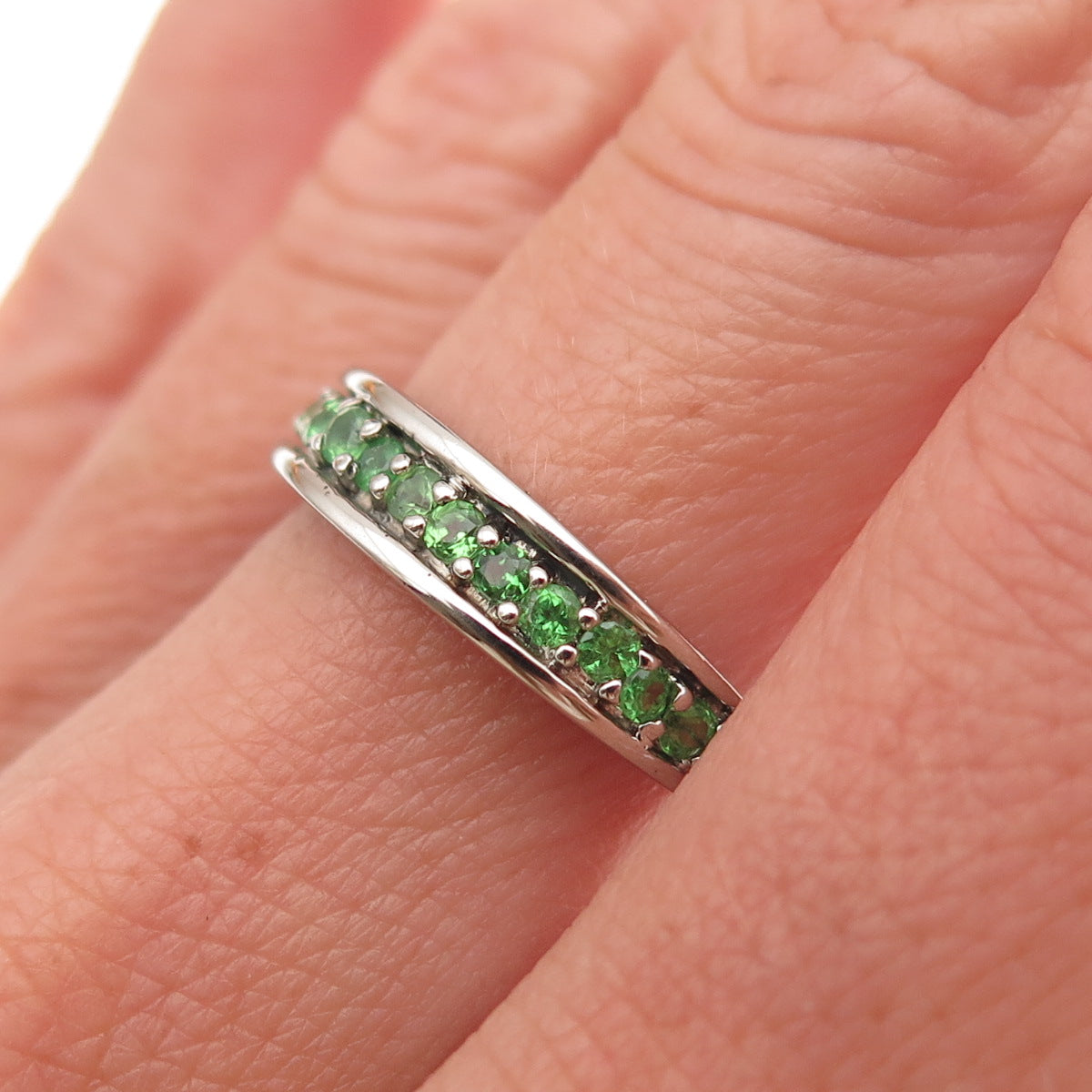 Monica Jain 925 Sterling Silver Vintage Real Round-Cut Peridot Band Ring Size 7