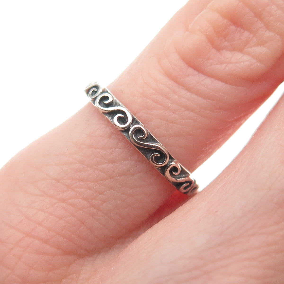925 Sterling Silver Vintage Swirl Stackable Oxidized Band Ring Size 4