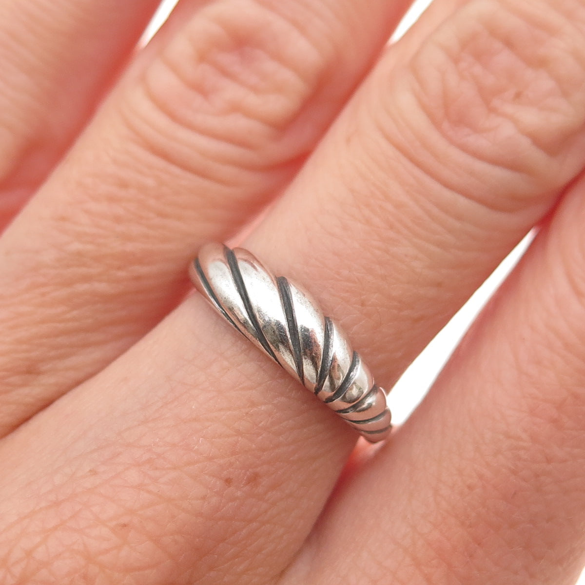 925 Sterling Silver Vintage Modernist Ribbed Oxidized Ring Size 7