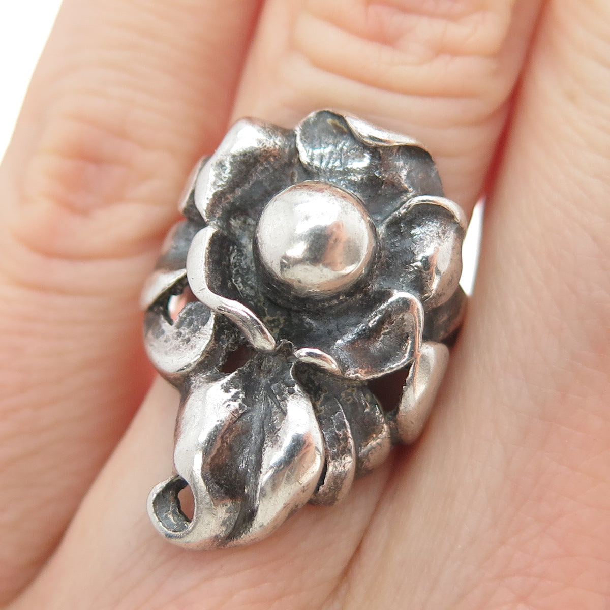925 Sterling Silver Vintage Modernist Flower Oxidized Ring Size 4.5