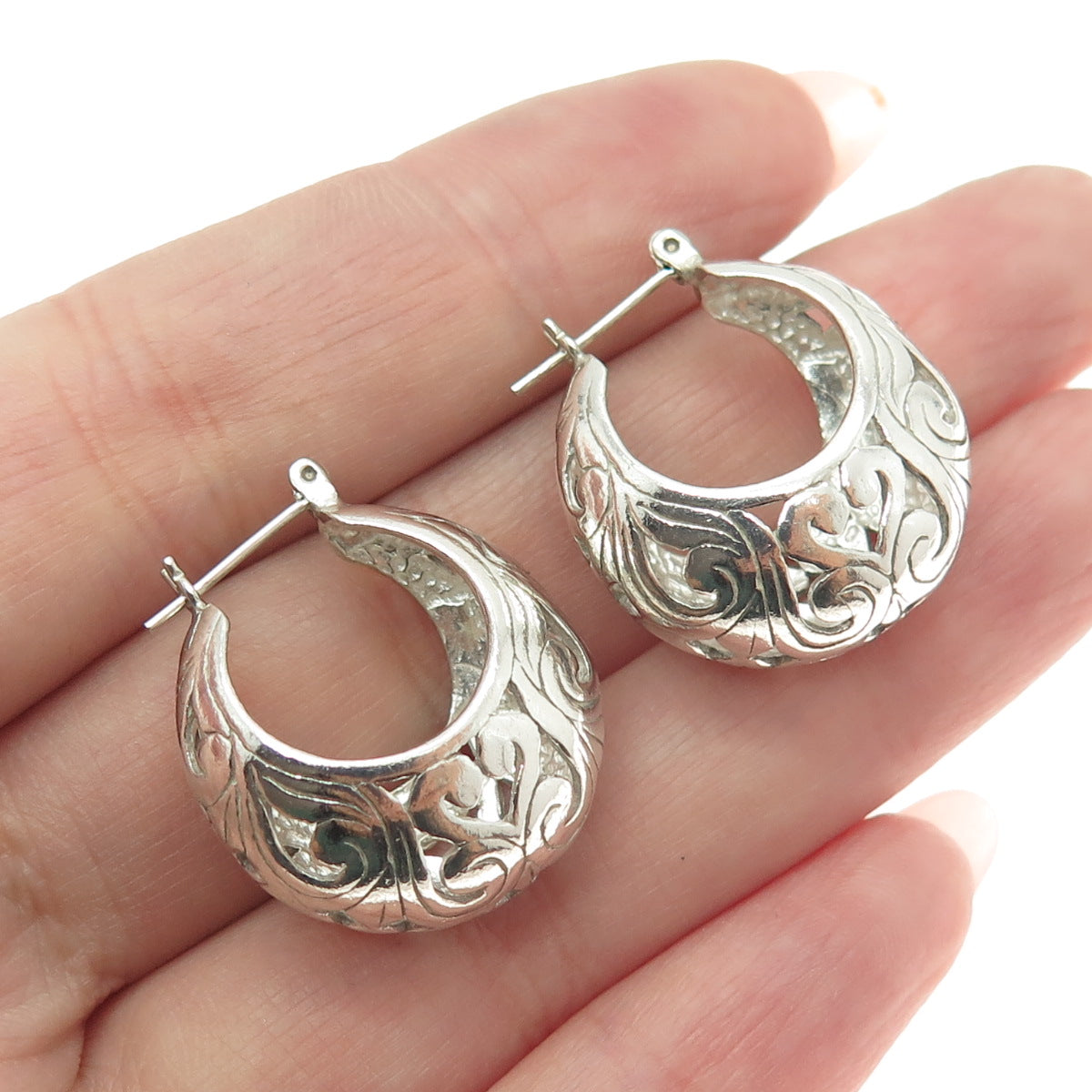 JEZLAINE 925 Sterling Silver Vintage Ornate Hinged Hoop Earrings