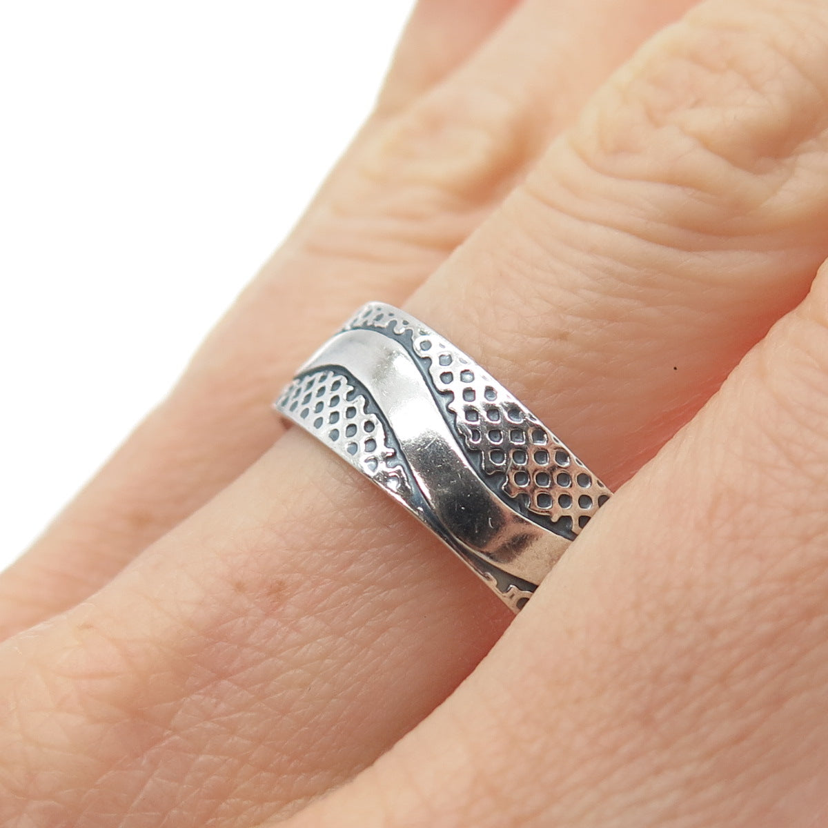 925 Sterling Silver Vintage Modernist Wave Oxidized Band Ring Size 13.25