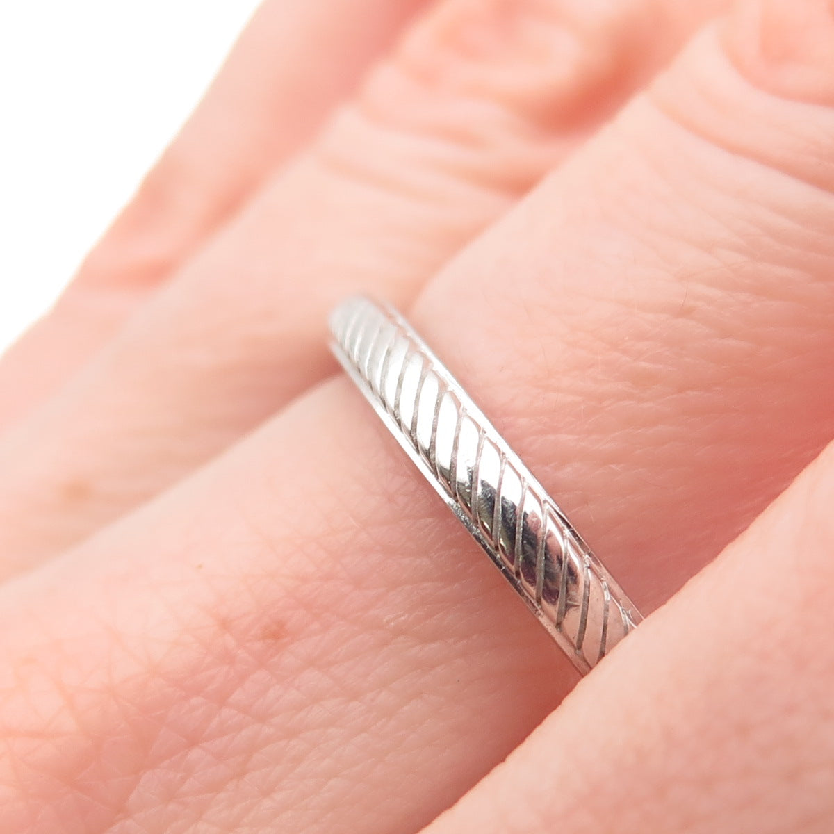JUDITH RIPKA 925 Sterling Silver Vintage Ribbed Band Ring Size 9