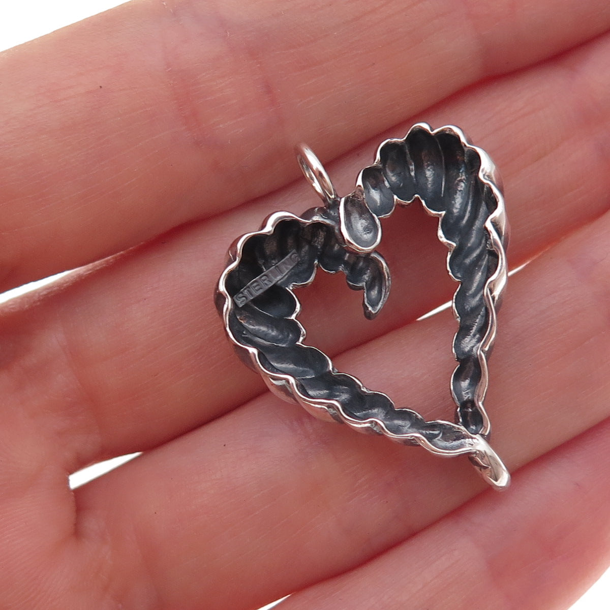 925 Sterling Silver Vintage Modernist Ribbed Heart Oxidized Pendant