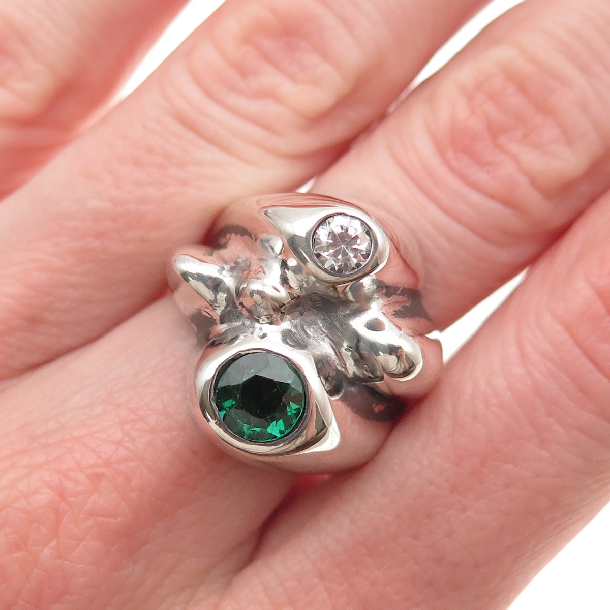 925 Sterling Silver Vintage Green & White C Z Modernist Ring Size 7.25