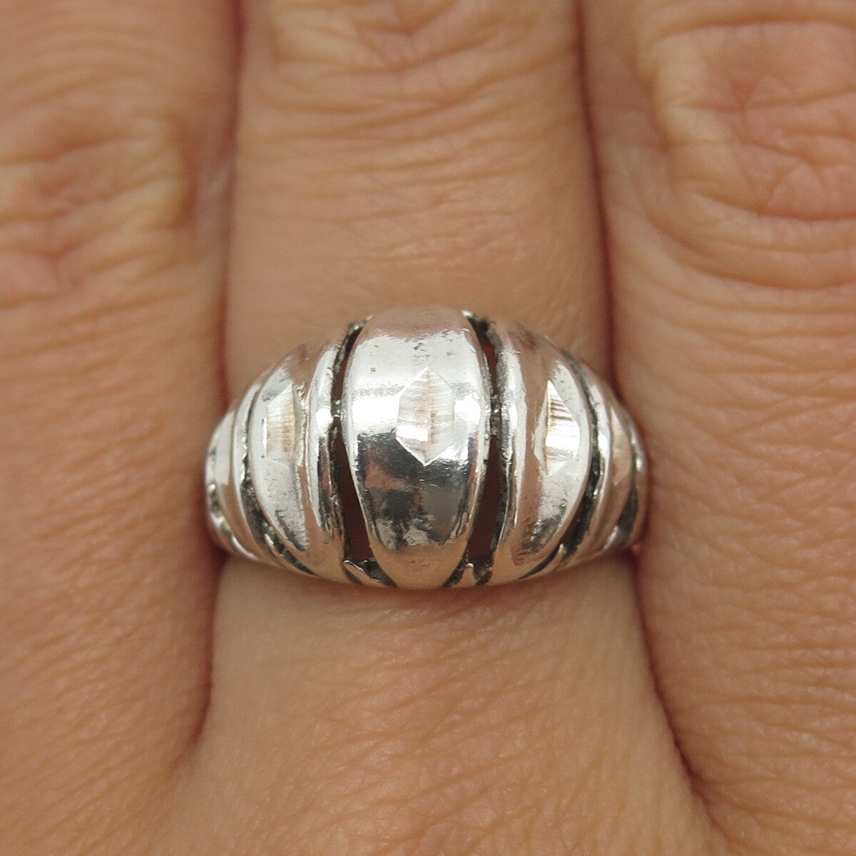 925 Sterling Silver Vintage Ribbed Domed Ring Size 7.75