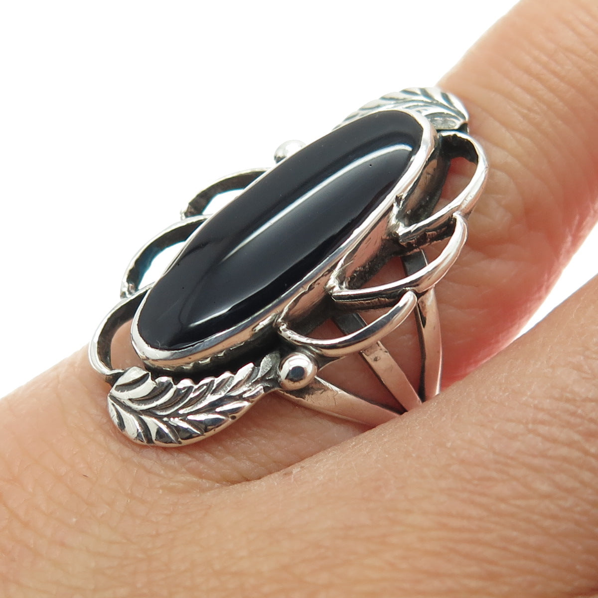 SILVER BEAR Old Pawn 925 Sterling Vintage Southwestern Black Onyx Ring Size 4.75