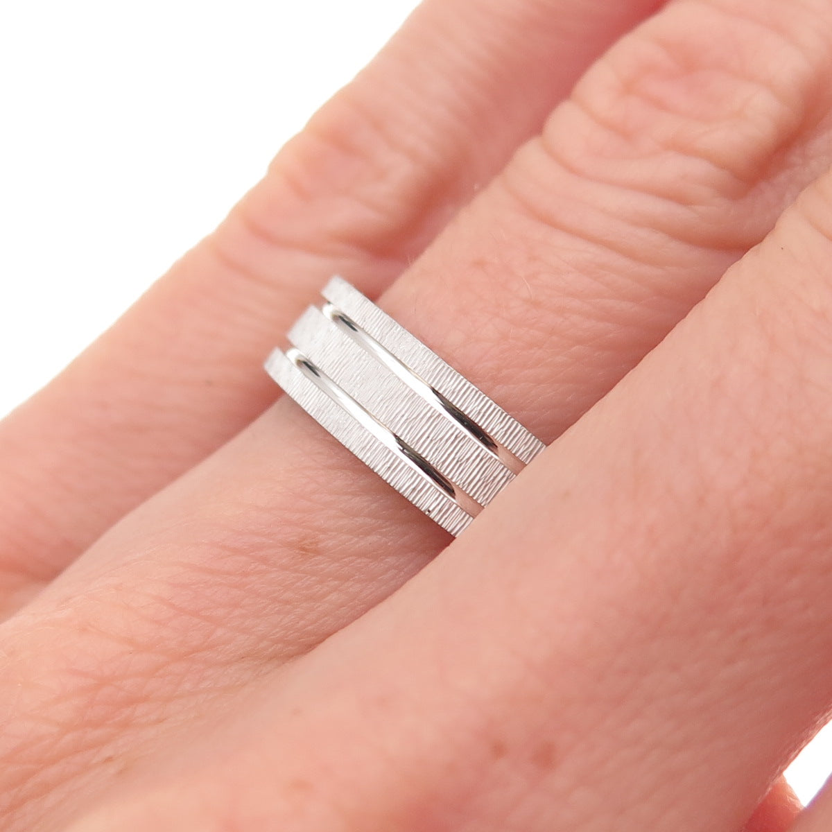 925 Sterling Silver Lined Band Ring Size 6.25