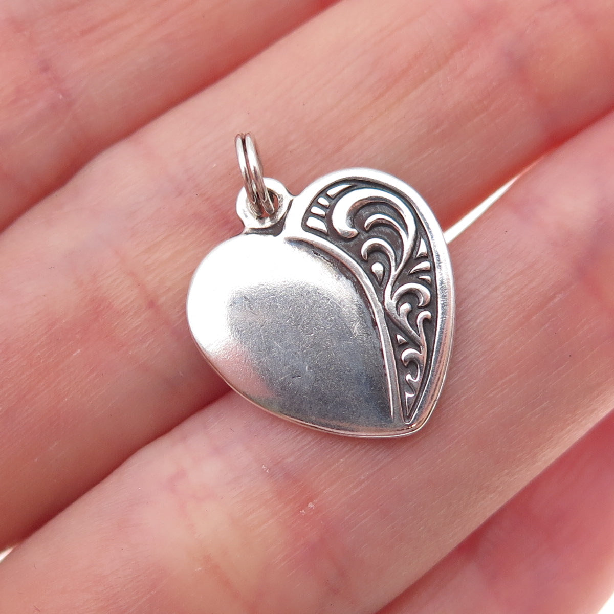 925 Sterling Silver Vintage Floral Scroll Heart Oxidized Charm Pendant