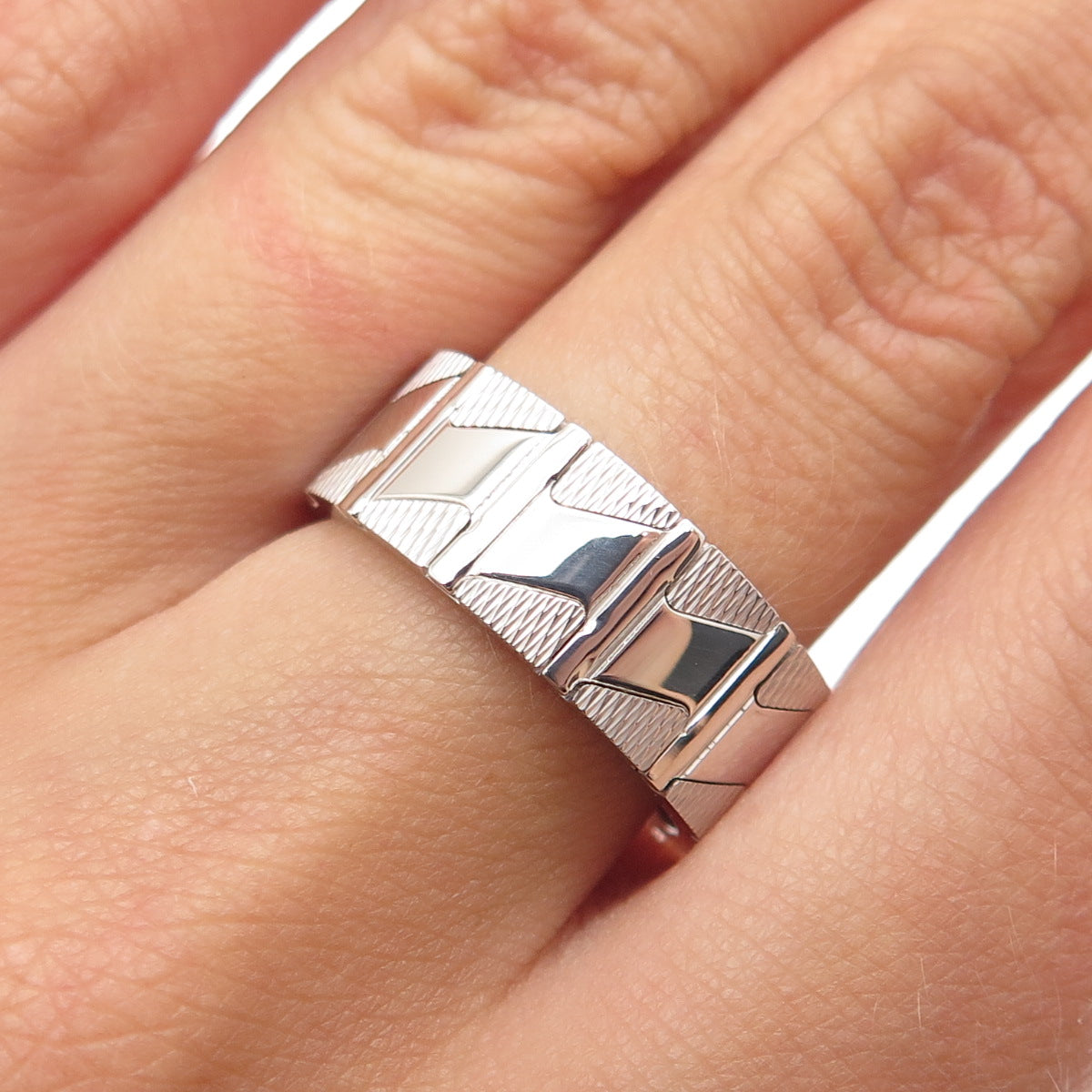 NEOS 925 Sterling Silver Textured Zig Zag Band Ring Size 7.75