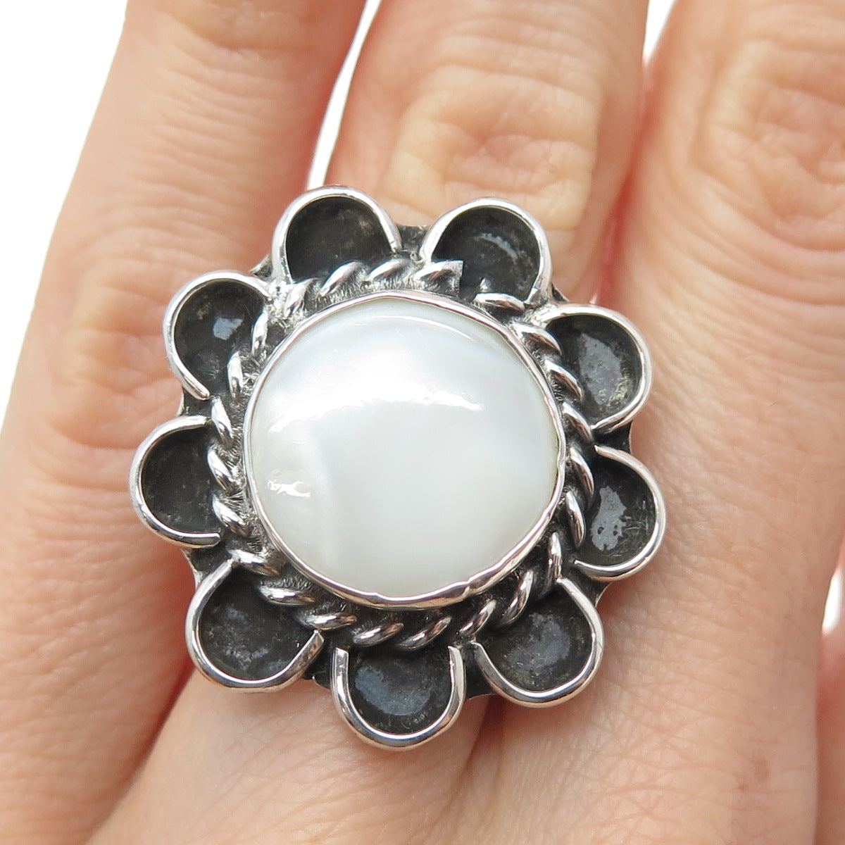 Old Pawn 925 Sterling Silver Vintage MOP Flower Oxidized Tribal Ring Size 5.5